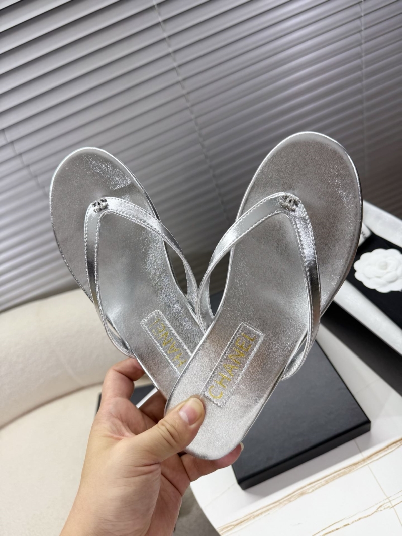 Ch**el slippers